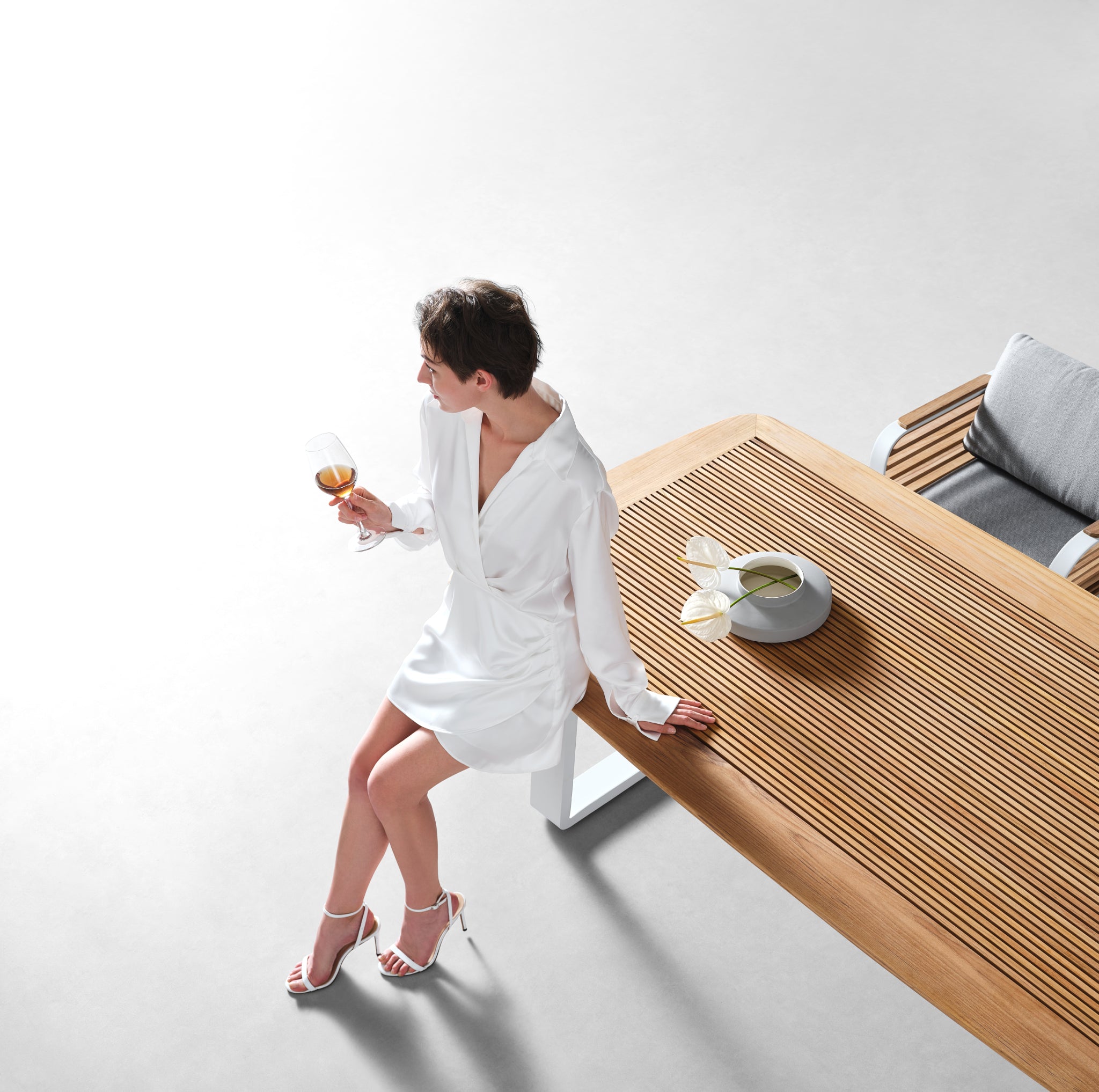 Wing Dining Table